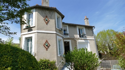 For sale House from 1920, 6 bedrooms, land 505m², shops in