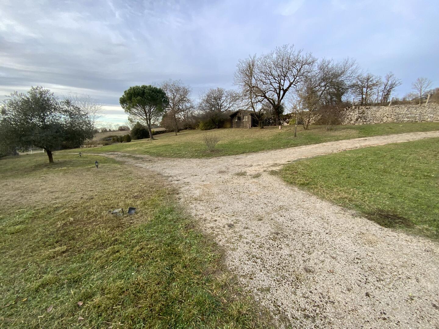 Characteristic stone building close to shops on over 3,000mÂ² of