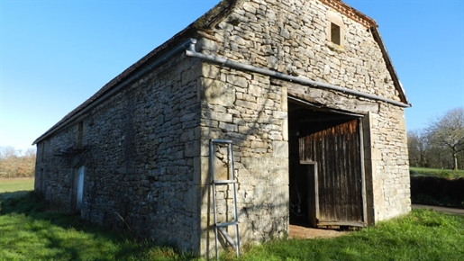For sale in the Gramat region barn on 1,518 m² of land