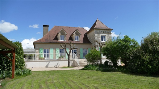 Quercy huis gebouwd in 1980 type 6 met 2500mÂ² tuin, Gramat gebie
