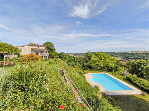 Stone house of approx. 150 m2 and its 2 stone outbuildings with swimming pool on a plot of 12,333 m2