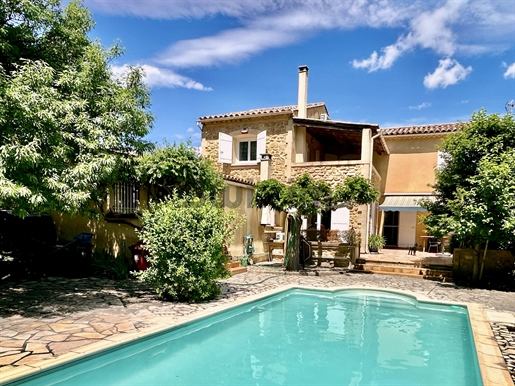 Pretty villa with swimming pool just 20 minutes from Uzès.