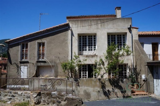 Large house with 2 terraces, garage and separate gardens