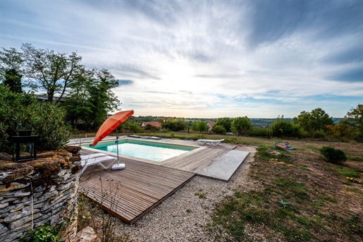 Gramat sector - Beautiful stone farmhouse on 3000 m² with panoramic views