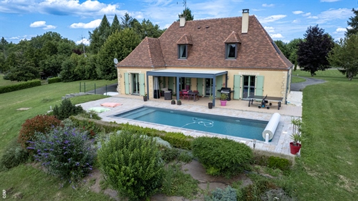 Gourdon gebied - Licht charmant huis - 4 slaapkamers met tuin