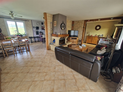Figeac area - Large house on 2353 m² with trees close to the market