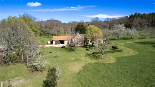Gourdon sector - Spacious property on 3ha81 partly wooded