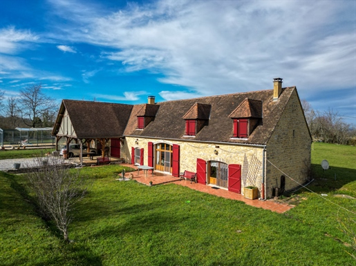 Exclusivity - Gourdon sector - Spacious stone farmhouse on
