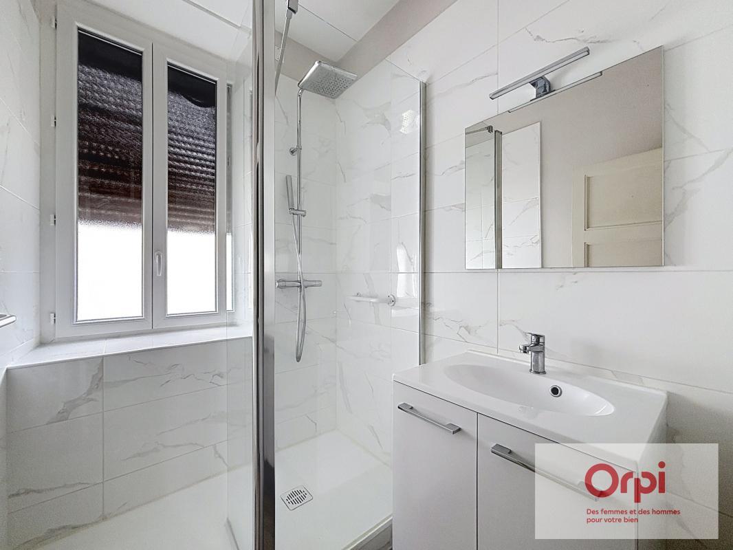 Appartement à louer, 61m², Commentry