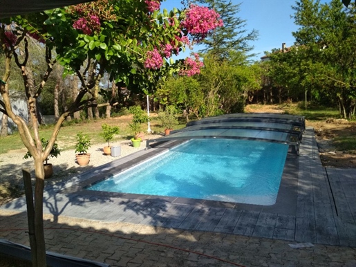 Centre Limoux Quality villa with large garden swimming pool