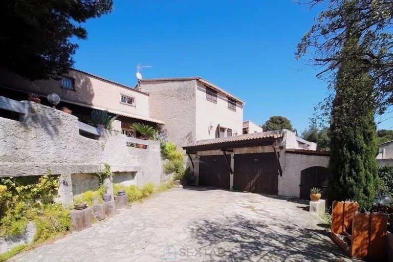 Maison à vendre, 211m², Saint-Mitre-les-Remparts