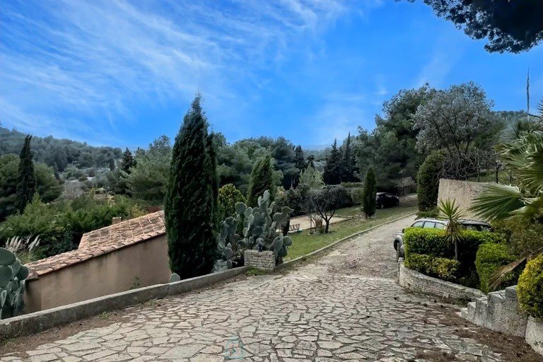 Maison à vendre, 211m², Saint-Mitre-les-Remparts