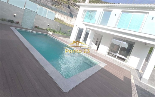 Stunning 4 bedroom villa with pool