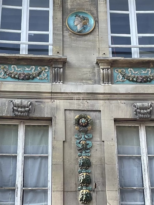 Bayeux Centre, remarkable building (4 levels + vaulted cellar) to renovate