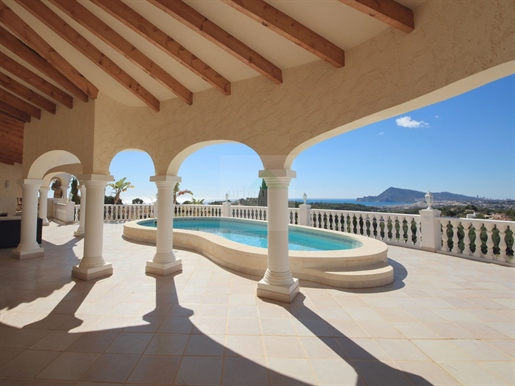 Villa in Altea with magnificent sea views in one of the quietest and most natural areas