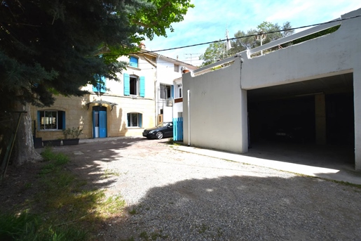 Real estate complex "studio, T2 and T3" Plus outbuildings and attics on 550m² of land in Mallemort