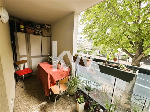 Proche Nanterre Village : Appartement 2 Pièces Avec Balcon