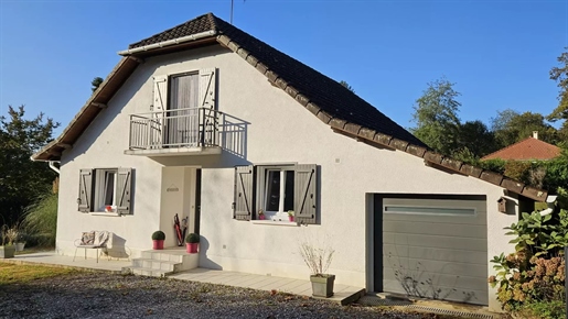 Pretty neo-béarnaise house, in excellent condition, with garage and 1660m² of garden