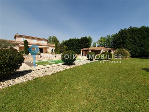 A Vendre Vaucluse (84) - Orange : Villa de prestige avec piscine sur plus de 6000 m2 de terrain pays