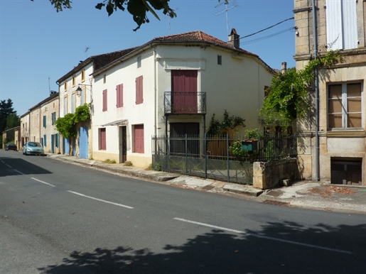 A 15 mns de Villeréal, Monflanquin, Fumel, le village de Lacapelle Biron, maison pierre environ 200