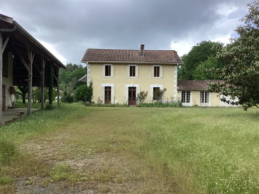 Mansion from the 1900s on a wooded plot of more than 3900 m2 - 5 bedrooms