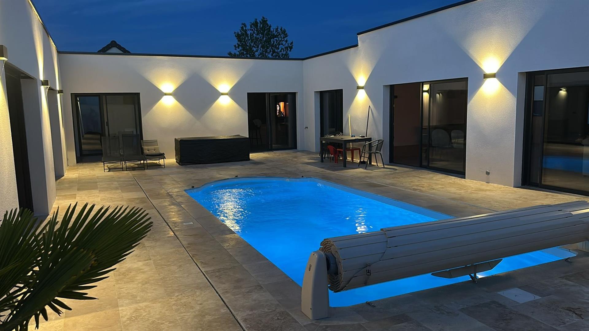 Eure-Et-Loir Department (28) Dreux + For Sale Single-Story Family House With Heated Pool