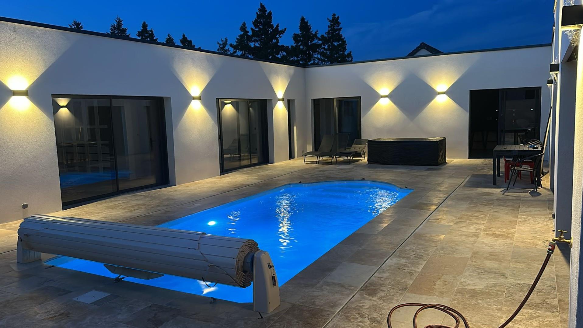 Eure-Et-Loir Department (28) Dreux + For Sale Single-Story Family House With Heated Pool
