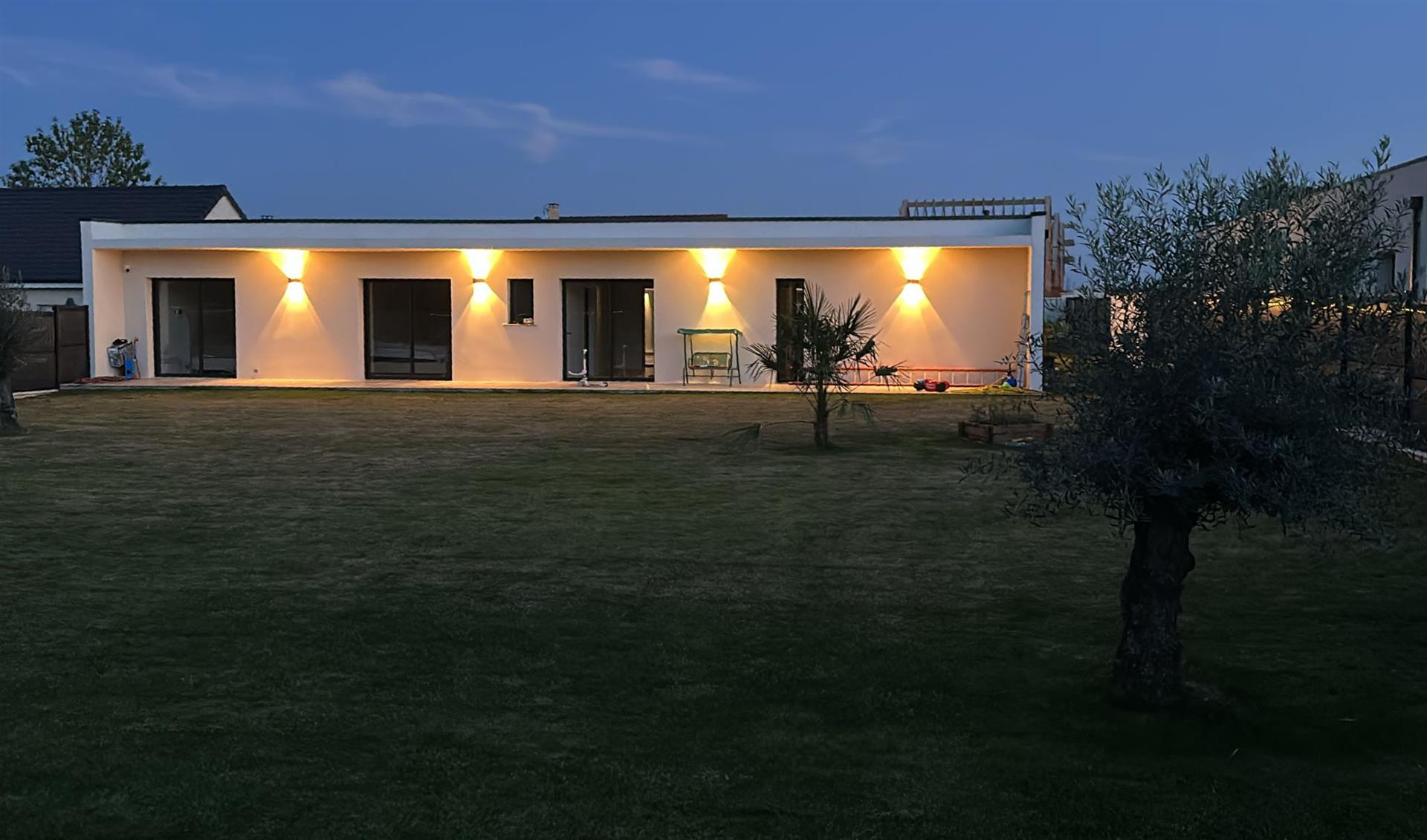 Eure-Et-Loir Department (28) Dreux + For Sale Single-Story Family House With Heated Pool