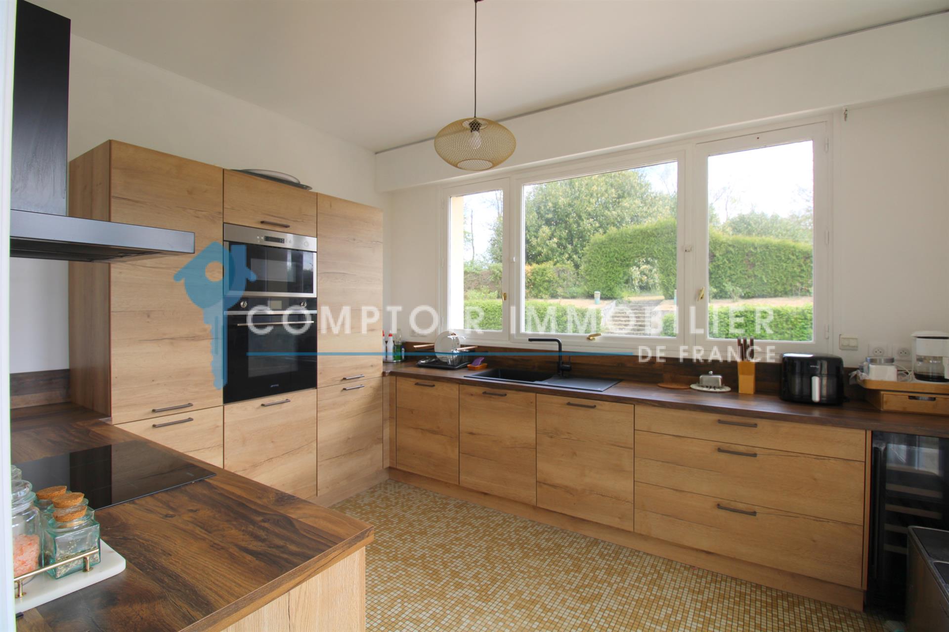 Dpt Eure (27) for sale near Beaumont le Roger house 317 m2 on land of 4,400 m2