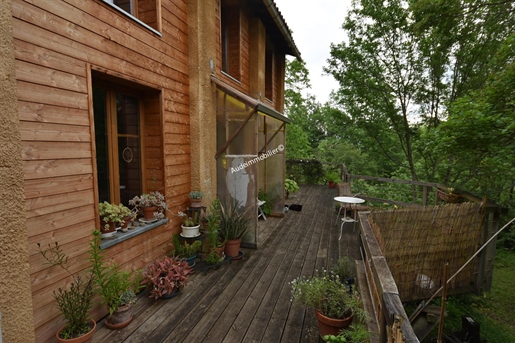 Haus im Chalet-Stil mit schönem Garten von 4000 m2