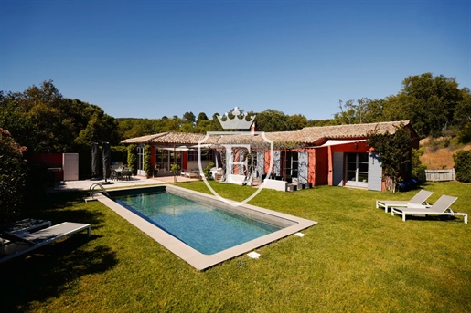 Sainte-Maxime: Villa rénovée de plain-pied situé dans un domaine privée