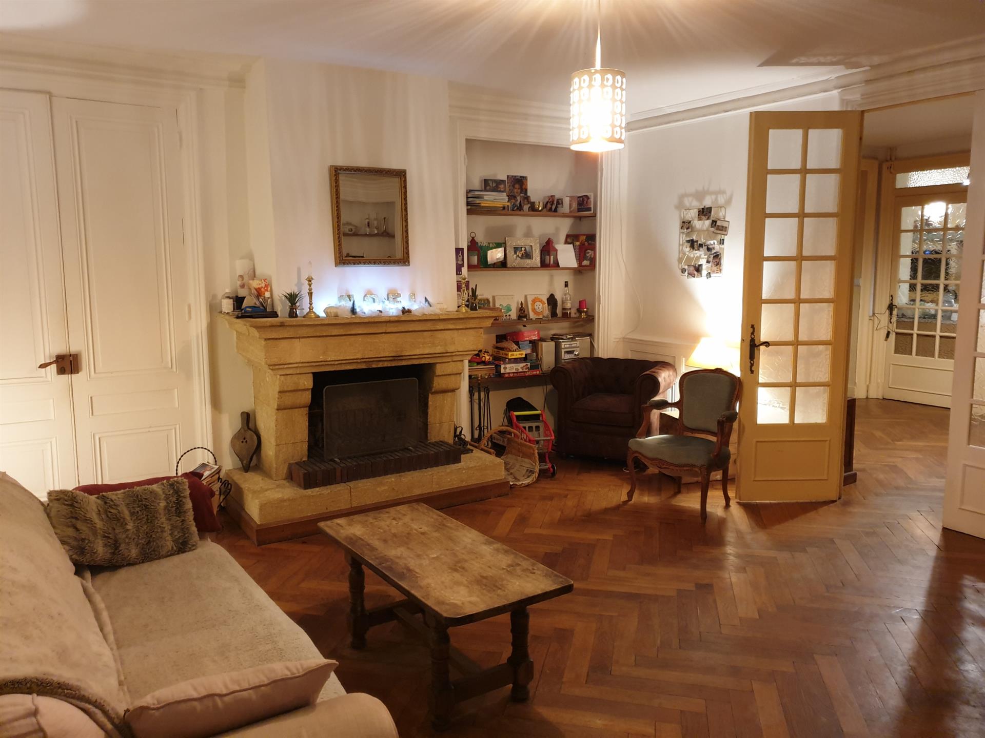 Maison bourgeoise avec élégance et caractère...