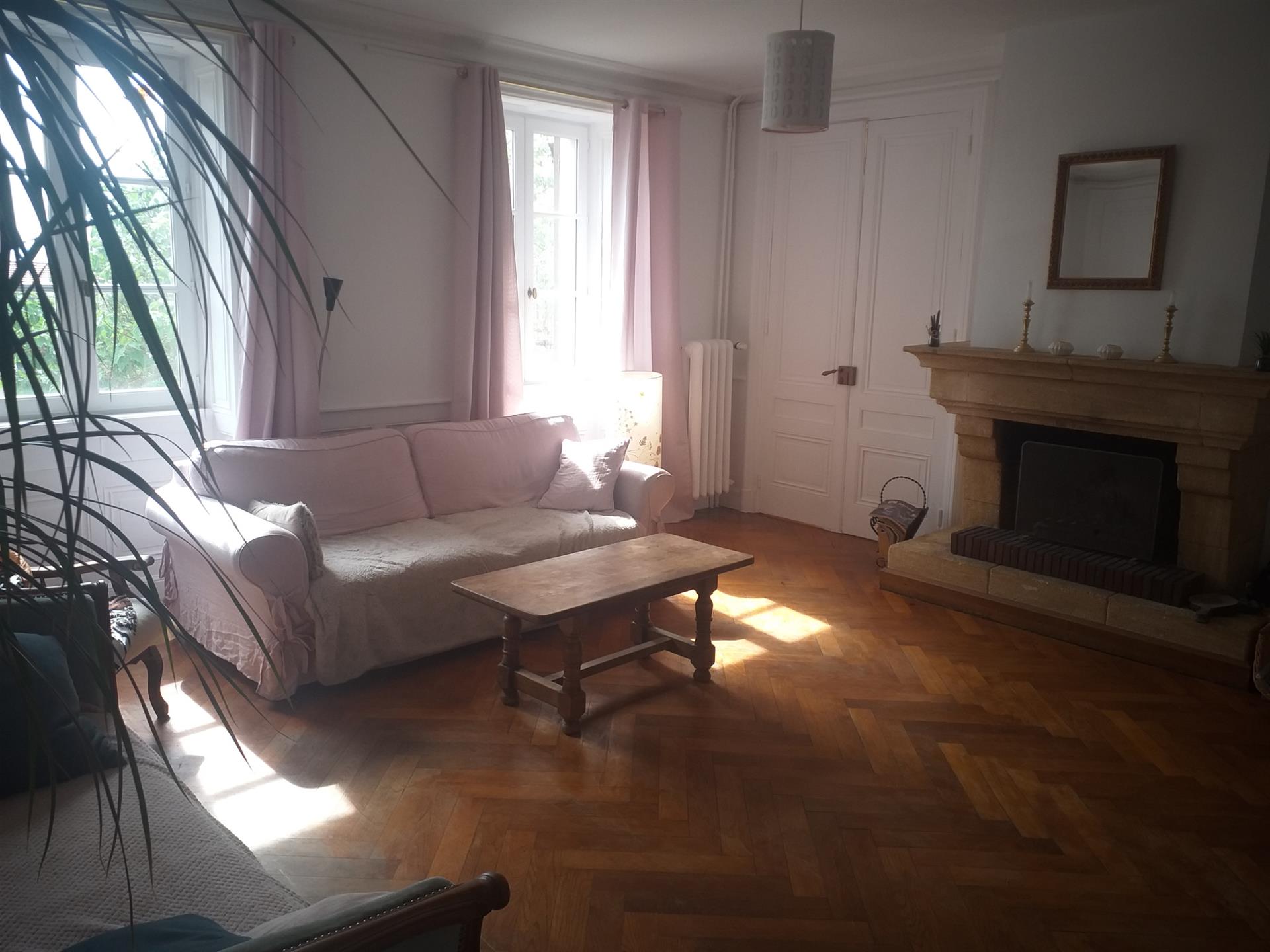 Maison bourgeoise avec élégance et caractère...