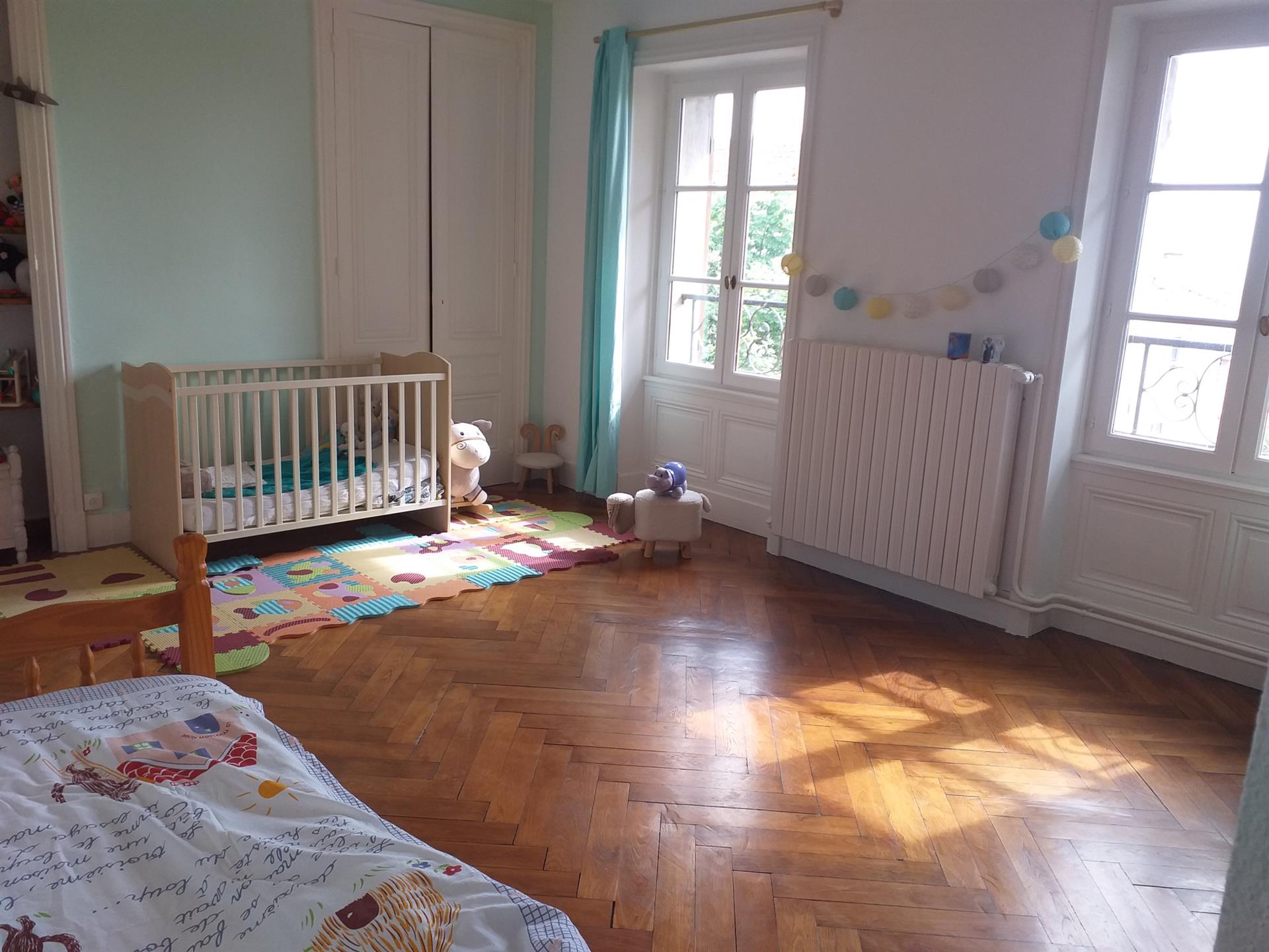 Maison bourgeoise avec élégance et caractère...