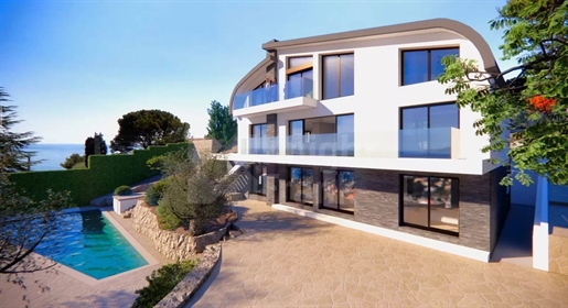 Roquebrune Cap Martin - te renoveren villa met uitzicht op zee