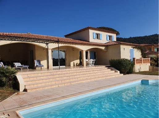 Sainte-Maxime Haus mit Meerblick und Pool in einer privaten Domäne