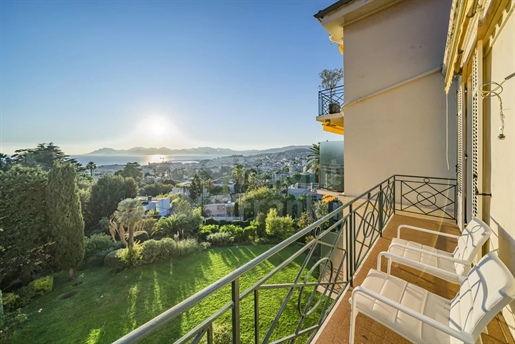 Cannes Californie - Appartement 5 chambres entièrement rénové avec vue panoramique sur la mer