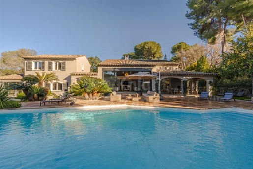 Mougins - Superb fully renovated property in a quiet, sought-after area