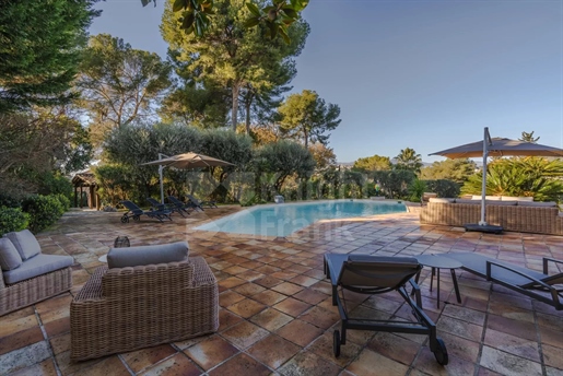 Mougins - Superb fully renovated property in a quiet, sought-after area