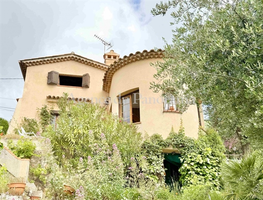 Co-Exclusivity - Great Opportunity For This Villa