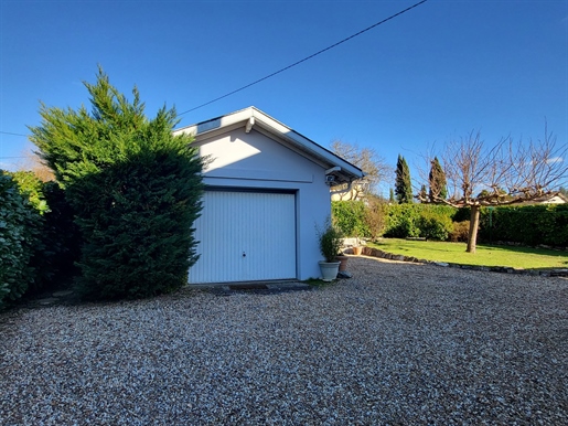 Renovated house with covered veranda and 4 bedrooms