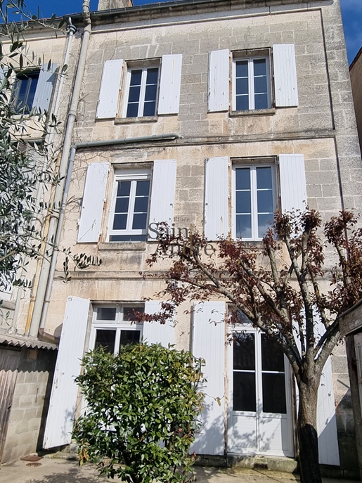 Townhouse in the theater district - Angoulême Plateau