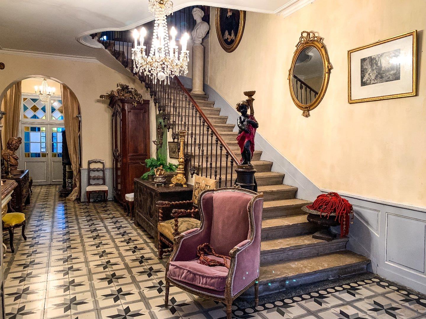 Bourgeois style house