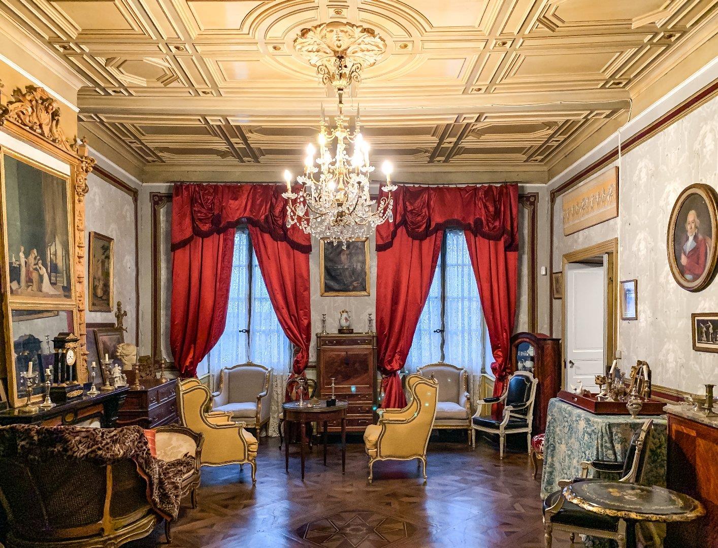 Bourgeois style house