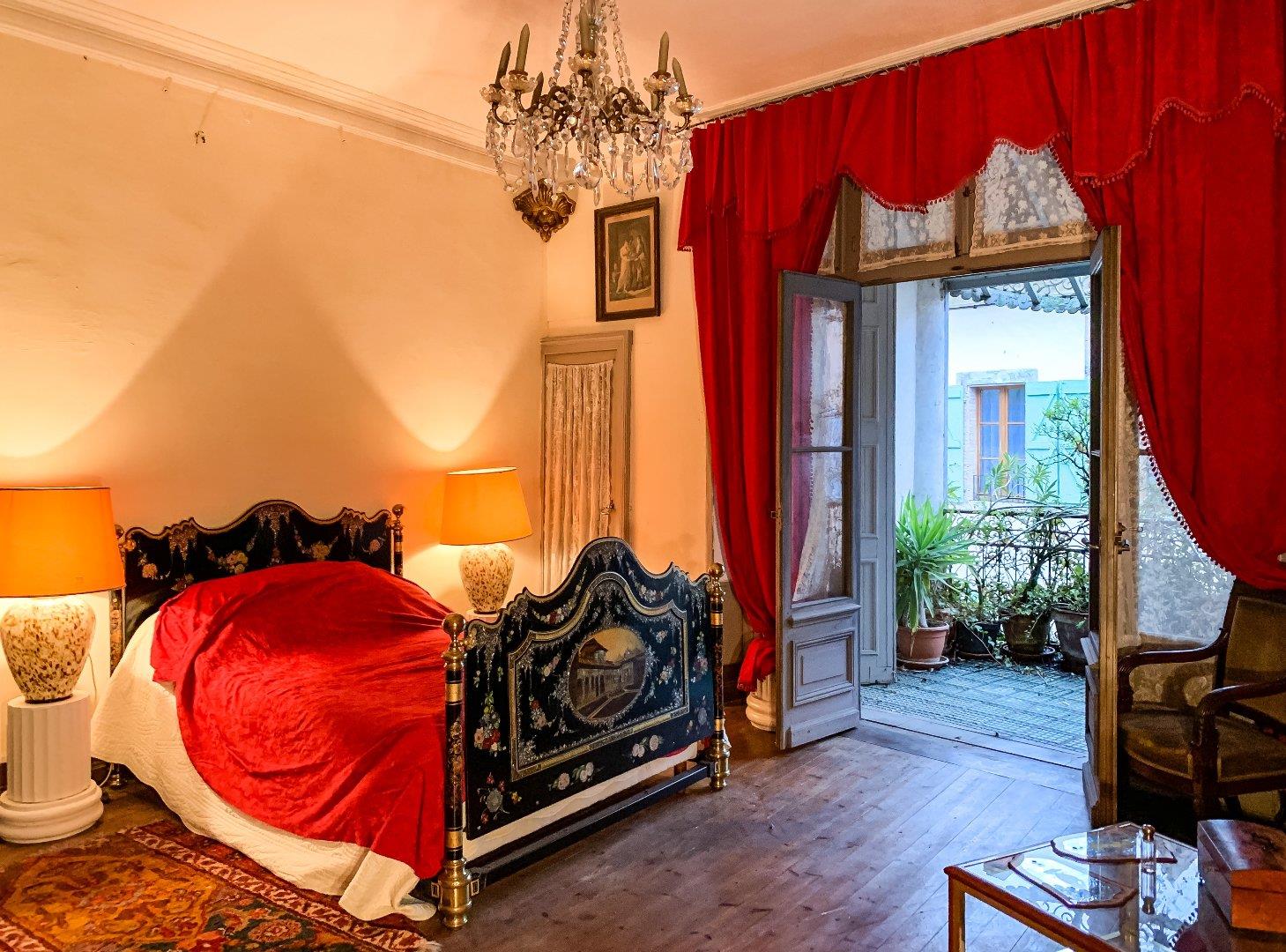 Bourgeois style house