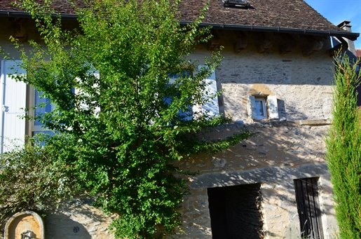 Logis Périgourdin Ancien Entièrement Rénové.