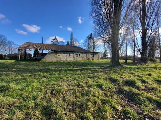 Hangar en terreno de 3800m2 cerca del pueblo de Saint-Priest-les-Fougères