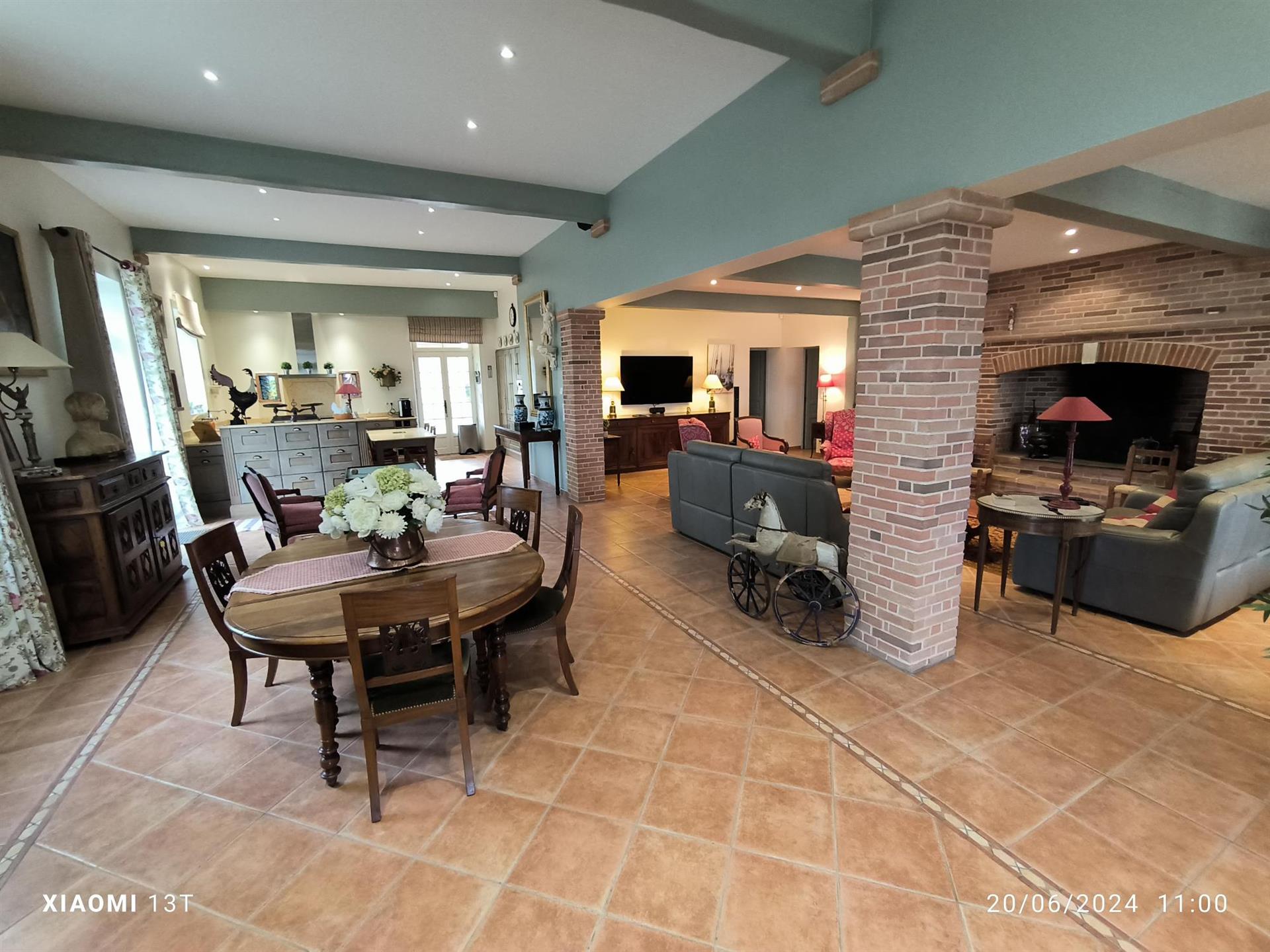 Property of 295 m2 with 21 hectares, swimming pool and panoramic view of the Pyrenees