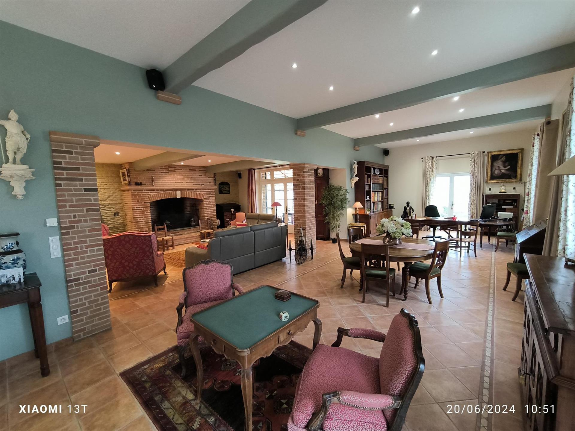 Property of 295 m2 with 21 hectares, swimming pool and panoramic view of the Pyrenees