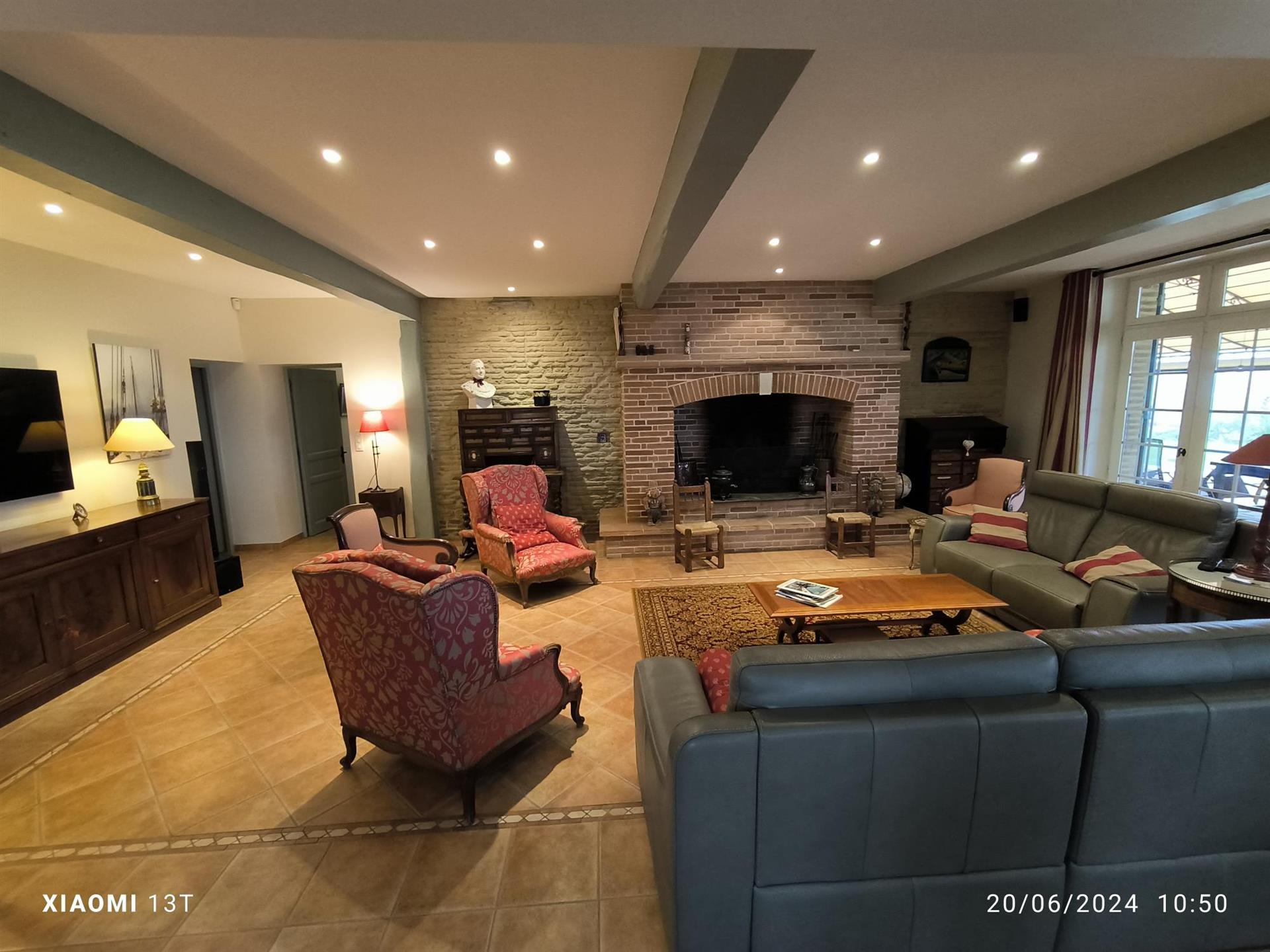 Property of 295 m2 with 21 hectares, swimming pool and panoramic view of the Pyrenees